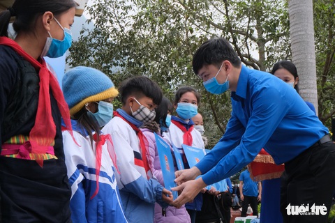 Khởi công phục dựng nhà sàn anh Kim Đồng, khởi động Tháng thanh niên - Ảnh 5. Khởi công phục dựng nhà sàn anh Kim Đồng, khởi động Tháng thanh niên - Ảnh 5.