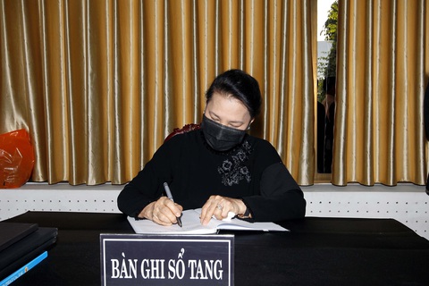 Lễ viếng nguyên Phó thủ tướng Trương Vĩnh Trọng tại Bến Tre và Hà Nội - Ảnh 6. Lễ viếng nguyên Phó thủ tướng Trương Vĩnh Trọng tại Bến Tre và Hà Nội - Ảnh 6.