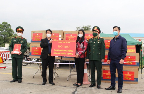 Bắc Giang ủng hộ Hải Dương 2 tỉ đồng phòng chống dịch COVID-19 - Ảnh 1. Bắc Giang ủng hộ Hải Dương 2 tỉ đồng phòng chống dịch COVID-19 - Ảnh 1.