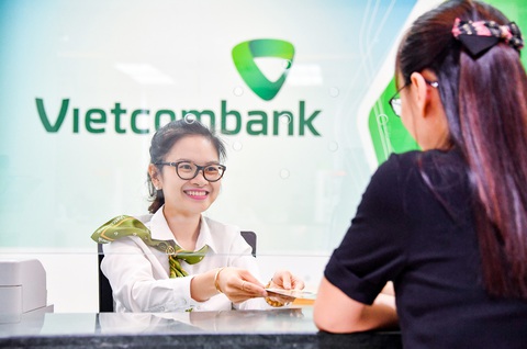 Từ hôm nay, Vietcombank giảm lãi suất hỗ trợ khách vay bị ảnh hưởng COVID-19 - Ảnh 1. Từ hôm nay, Vietcombank giảm lãi suất hỗ trợ khách vay bị ảnh hưởng COVID-19 - Ảnh 1.