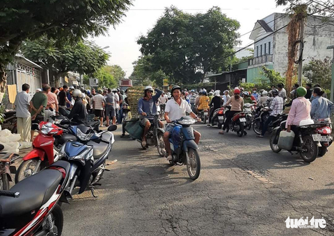 Khởi tố thanh niên ngáo đá xông vào quán cà phê chém trọng thương 3 người - Ảnh 2. Khởi tố thanh niên ngáo đá xông vào quán cà phê chém trọng thương 3 người - Ảnh 2.