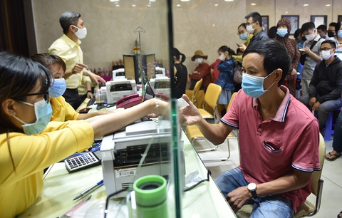 Ngày vía Thần tài lạ, giá vàng không nhảy nhót, người mua đúng nghĩa lấy hên - Ảnh 1. Ngày vía Thần tài lạ, giá vàng không nhảy nhót, người mua đúng nghĩa lấy hên - Ảnh 1.