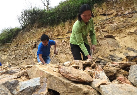 Đầu xuân, lên vùng cao dựng nhà nhân ái cho đồng bào - Ảnh 1. Đầu xuân, lên vùng cao dựng nhà nhân ái cho đồng bào - Ảnh 1.