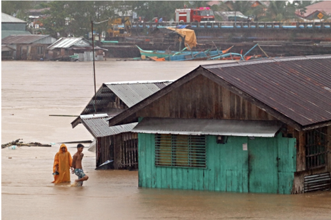 Hơn 5.000 người ở Philippines phải sơ tán để tránh cơn bão số 1 năm 2021 - Ảnh 2. Hơn 5.000 người ở Philippines phải sơ tán để tránh cơn bão số 1 năm 2021 - Ảnh 2.