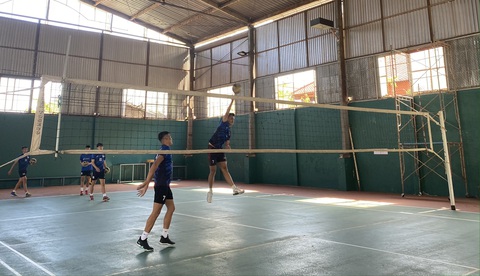 Choáng váng khi nghe tin đội bóng chuyền nam Đắk Lắk đường ai nấy đi - Ảnh 2. Choáng váng khi nghe tin đội bóng chuyền nam Đắk Lắk đường ai nấy đi - Ảnh 2.