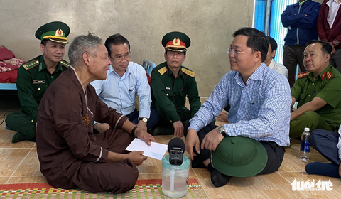 Chủ tịch Quảng Nam ăn trưa cùng người dân vùng sạt lở ngày đầu xuân - Ảnh 3. Chủ tịch Quảng Nam ăn trưa cùng người dân vùng sạt lở ngày đầu xuân - Ảnh 3.