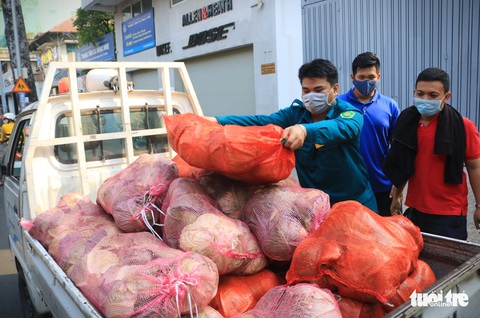 Người trẻ Sài Gòn thuê xe ra tận Hải Dương mua bắp cải về bán giá... 0 đồng - Ảnh 5. Người trẻ Sài Gòn thuê xe ra tận Hải Dương mua bắp cải về bán giá... 0 đồng - Ảnh 5.