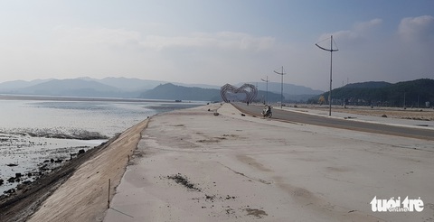 Lợi dụng chính quyền lo dập dịch, một công ty lấn chiếm 16.000m2 đất ngoài chỉ giới - Ảnh 1. Lợi dụng chính quyền lo dập dịch, một công ty lấn chiếm 16.000m2 đất ngoài chỉ giới - Ảnh 1.