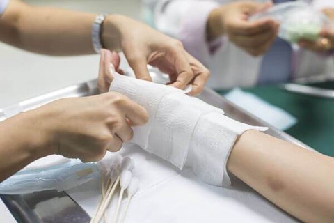 Xử lý phù nề, vết bầm do chấn thương phần mềm khi va chạm giao thông - Ảnh 1. Xử lý phù nề, vết bầm do chấn thương phần mềm khi va chạm giao thông - Ảnh 1.