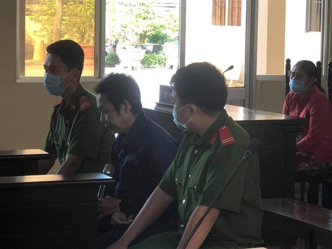 Bóp cổ vợ đến chết vì ghen, án 8 năm tù nhờ mẹ vợ xin tha - Ảnh 1. Bóp cổ vợ đến chết vì ghen, án 8 năm tù nhờ mẹ vợ xin tha - Ảnh 1.
