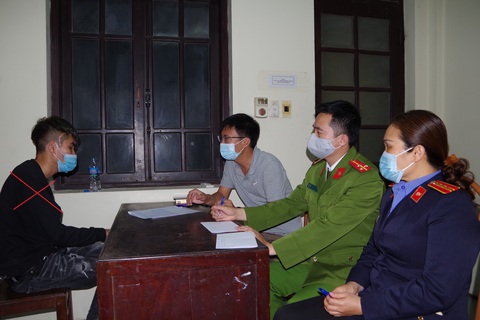 Đưa bạn gái lớp 10 về nhà ngủ, gia đình bạn đi tìm, bóp cổ bạn gái chết - Ảnh 1. Đưa bạn gái lớp 10 về nhà ngủ, gia đình bạn đi tìm, bóp cổ bạn gái chết - Ảnh 1.