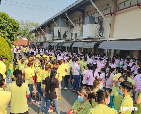 8.200 công nhân Công ty Simone ngừng việc đòi tăng lương - Ảnh 1. 8.200 công nhân Công ty Simone ngừng việc đòi tăng lương - Ảnh 1.