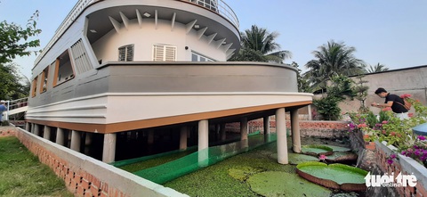 Quá mê du thuyền, nông dân miền Tây chi 5 tỉ đồng xây ‘nhà du thuyền’ độc đáo - Ảnh 2. Quá mê du thuyền, nông dân miền Tây chi 5 tỉ đồng xây ‘nhà du thuyền’ độc đáo - Ảnh 2.