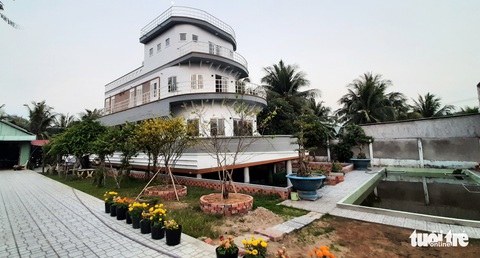Quá mê du thuyền, nông dân miền Tây chi 5 tỉ đồng xây ‘nhà du thuyền’ độc đáo - Ảnh 1. Quá mê du thuyền, nông dân miền Tây chi 5 tỉ đồng xây ‘nhà du thuyền’ độc đáo - Ảnh 1.