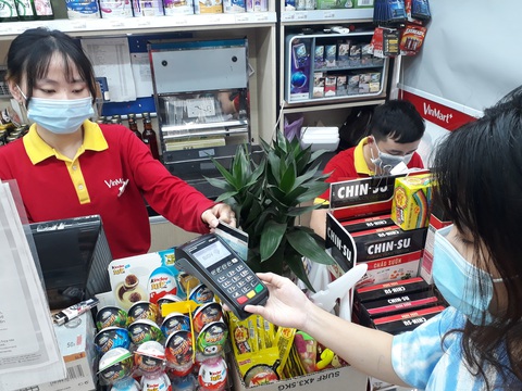 Thẻ tín dụng sẽ đẩy lùi tín dụng đen? - Ảnh 2. Thẻ tín dụng sẽ đẩy lùi tín dụng đen? - Ảnh 2.