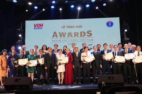 Thành tựu y khoa Việt Nam: Mỗi giải thưởng là một câu chuyện hi sinh... - Ảnh 1. Thành tựu y khoa Việt Nam: Mỗi giải thưởng là một câu chuyện hi sinh... - Ảnh 1.