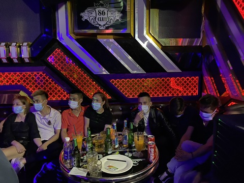 Phát hiện 28 người dương tính với ma túy trong một quán karaoke - Ảnh 1. Phát hiện 28 người dương tính với ma túy trong một quán karaoke - Ảnh 1.