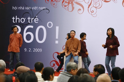 Thơ trẻ: Vấn đề là không có người, nếu có, xin mời gọi tên! - Ảnh 1. Thơ trẻ: Vấn đề là không có người, nếu có, xin mời gọi tên! - Ảnh 1.