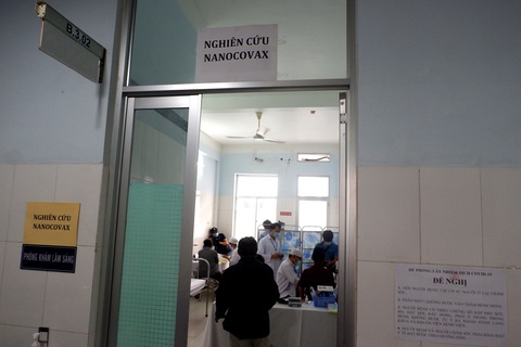 Sáng nay 26-2, bắt đầu tiêm thử nghiệm vắc xin ngừa COVID-19 Nanocovax giai đoạn 2 - Ảnh 10. Sáng nay 26-2, bắt đầu tiêm thử nghiệm vắc xin ngừa COVID-19 Nanocovax giai đoạn 2 - Ảnh 10.
