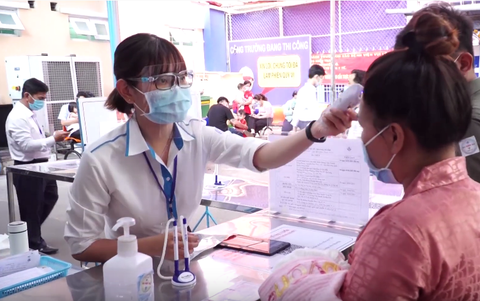 15 bệnh viện, phòng khám được khám bảo hiểm y tế cho người nước ngoài - Ảnh 1. 15 bệnh viện, phòng khám được khám bảo hiểm y tế cho người nước ngoài - Ảnh 1.