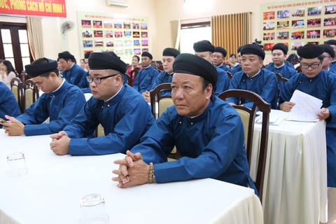 Thành ủy Huế vận động người dân, cán bộ mang áo dài suốt tháng 3 - Ảnh 1. Thành ủy Huế vận động người dân, cán bộ mang áo dài suốt tháng 3 - Ảnh 1.