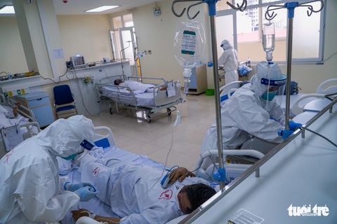 Theo chân nữ điều dưỡng chăm bệnh nhân COVID-19 ở Bệnh viện dã chiến số 2 Hải Dương - Ảnh 8. Theo chân nữ điều dưỡng chăm bệnh nhân COVID-19 ở Bệnh viện dã chiến số 2 Hải Dương - Ảnh 8.