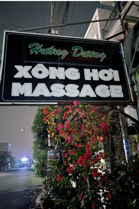 COVID-19 cấm thì cấm, nhân viên massage vẫn cứ khỏa thân kích dục - Ảnh 1. COVID-19 cấm thì cấm, nhân viên massage vẫn cứ khỏa thân kích dục - Ảnh 1.
