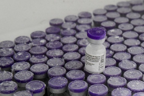 Tiêm 3 liều vắc xin Pfizer, khả năng miễn dịch tăng 20 lần - Ảnh 2. Tiêm 3 liều vắc xin Pfizer, khả năng miễn dịch tăng 20 lần - Ảnh 2.