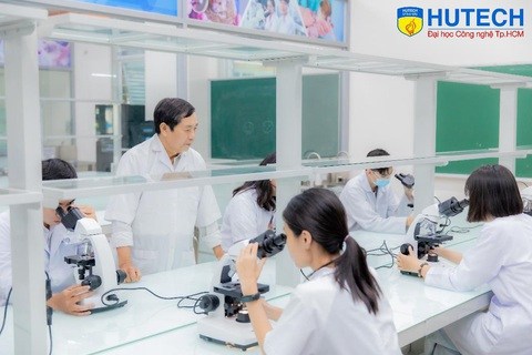 HUTECH nhận xét tuyển học bạ từ ngày 1-3 với 50 ngành trình độ đại học - Ảnh 1. HUTECH nhận xét tuyển học bạ từ ngày 1-3 với 50 ngành trình độ đại học - Ảnh 1.