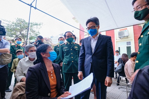 Sáng nay 26-2, bắt đầu tiêm thử nghiệm vắc xin ngừa COVID-19 Nanocovax giai đoạn 2 - Ảnh 2. Sáng nay 26-2, bắt đầu tiêm thử nghiệm vắc xin ngừa COVID-19 Nanocovax giai đoạn 2 - Ảnh 2.
