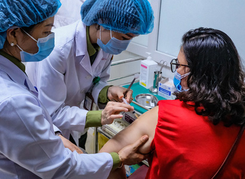 Sáng nay 26-2, bắt đầu tiêm thử nghiệm vắc xin ngừa COVID-19 Nanocovax giai đoạn 2 - Ảnh 1. Sáng nay 26-2, bắt đầu tiêm thử nghiệm vắc xin ngừa COVID-19 Nanocovax giai đoạn 2 - Ảnh 1.