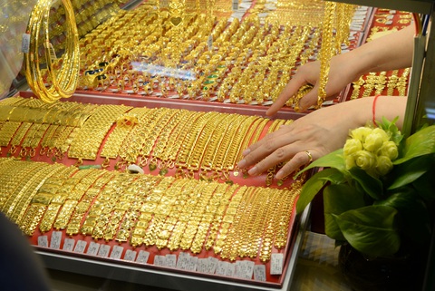 Chênh lệch giá vàng trong nước - thế giới về dưới 4 triệu đồng/lượng - Ảnh 1. Chênh lệch giá vàng trong nước - thế giới về dưới 4 triệu đồng/lượng - Ảnh 1.