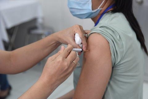 Sáng nay 26-2, bắt đầu tiêm thử nghiệm vắc xin ngừa COVID-19 Nanocovax giai đoạn 2 - Ảnh 8. Sáng nay 26-2, bắt đầu tiêm thử nghiệm vắc xin ngừa COVID-19 Nanocovax giai đoạn 2 - Ảnh 8.