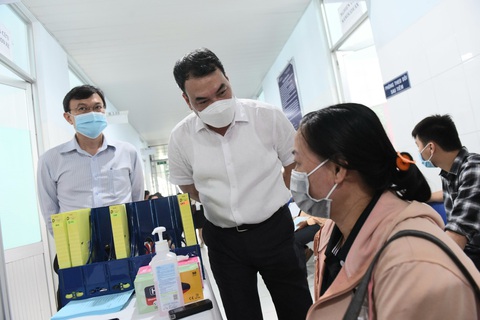 Sáng nay 26-2, bắt đầu tiêm thử nghiệm vắc xin ngừa COVID-19 Nanocovax giai đoạn 2 - Ảnh 9. Sáng nay 26-2, bắt đầu tiêm thử nghiệm vắc xin ngừa COVID-19 Nanocovax giai đoạn 2 - Ảnh 9.
