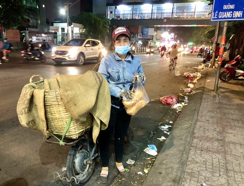Mừng và mong sớm được tiêm ngừa vắc xin COVID-19 - Ảnh 2. Mừng và mong sớm được tiêm ngừa vắc xin COVID-19 - Ảnh 2.