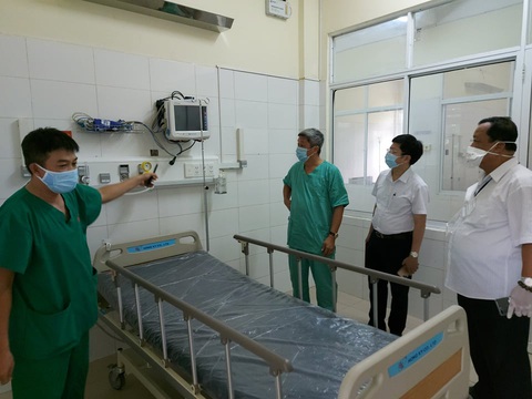 Thứ trưởng Bộ Y tế Nguyễn Trường Sơn: Cảm phục sự hi sinh của đồng nghiệp - Ảnh 2. Thứ trưởng Bộ Y tế Nguyễn Trường Sơn: Cảm phục sự hi sinh của đồng nghiệp - Ảnh 2.