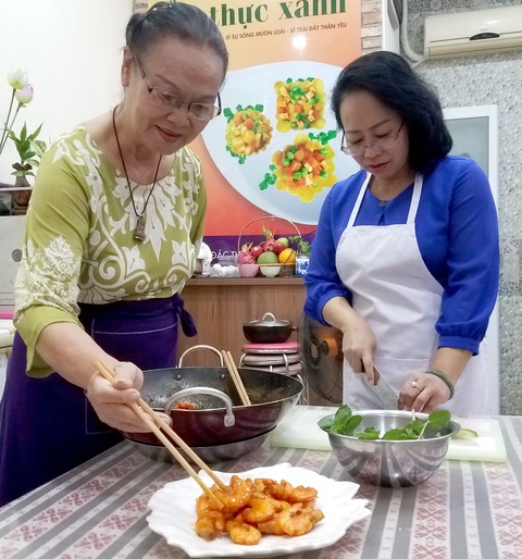Phải lòng con tôm rim nước cốt dừa Bến Tre - Ảnh 1. Phải lòng con tôm rim nước cốt dừa Bến Tre - Ảnh 1.