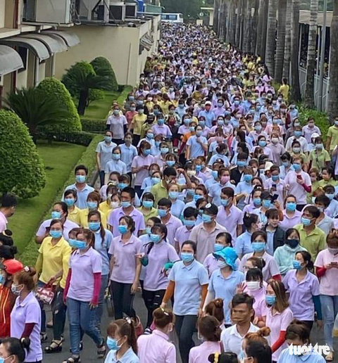 8.200 công nhân Công ty Simone được tăng lương từ ngày 1-3 sau đình công - Ảnh 1. 8.200 công nhân Công ty Simone được tăng lương từ ngày 1-3 sau đình công - Ảnh 1.