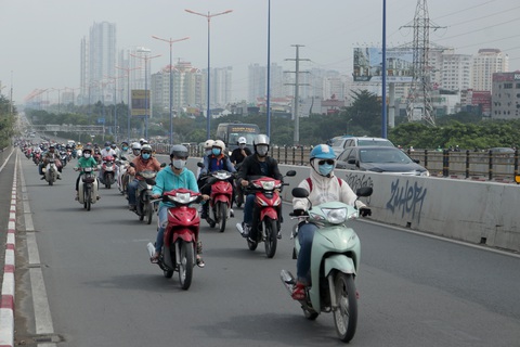 Nam Bộ cuối tuần nắng nóng gay gắt, nhiệt độ xấp xỉ 38 độ C - Ảnh 1. Nam Bộ cuối tuần nắng nóng gay gắt, nhiệt độ xấp xỉ 38 độ C - Ảnh 1.