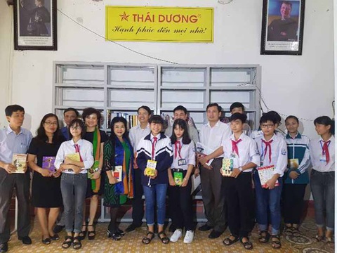 Phó Tổng GĐ Sao Thái Dương phát động chương trình xây dựng Tủ sách lớp học - Ảnh 1. Phó Tổng GĐ Sao Thái Dương phát động chương trình xây dựng Tủ sách lớp học - Ảnh 1.
