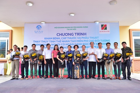 Phó Tổng GĐ Sao Thái Dương phát động chương trình xây dựng Tủ sách lớp học - Ảnh 3. Phó Tổng GĐ Sao Thái Dương phát động chương trình xây dựng Tủ sách lớp học - Ảnh 3.