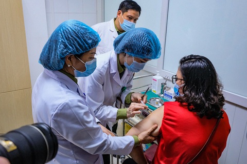 Đẩy nhanh thử nghiệm vắc xin nội, 35 ngày tới có thể sẽ chuyển sang giai đoạn 3 - Ảnh 1. Đẩy nhanh thử nghiệm vắc xin nội, 35 ngày tới có thể sẽ chuyển sang giai đoạn 3 - Ảnh 1.