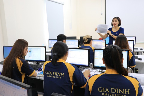 Học phí đại học từ 18-22 triệu/năm, chọn trường nào ở TP.HCM? - Ảnh 1. Học phí đại học từ 18-22 triệu/năm, chọn trường nào ở TP.HCM? - Ảnh 1.
