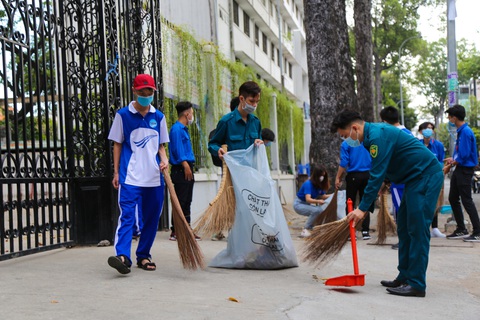 TP.HCM khởi động Tháng thanh niên: Tạo mảng xanh cho chung cư, làm đẹp các hẻm - Ảnh 7. TP.HCM khởi động Tháng thanh niên: Tạo mảng xanh cho chung cư, làm đẹp các hẻm - Ảnh 7.