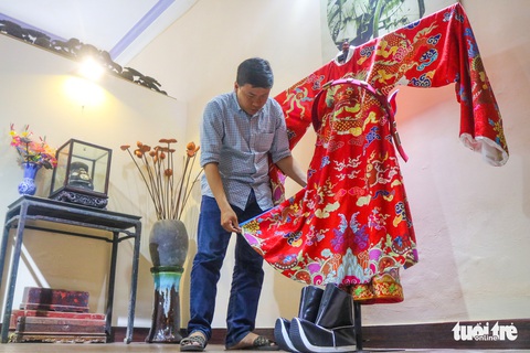 Chàng trai miền Nam mê mẩn chế tác phục sức triều Nguyễn - Ảnh 1. Chàng trai miền Nam mê mẩn chế tác phục sức triều Nguyễn - Ảnh 1.