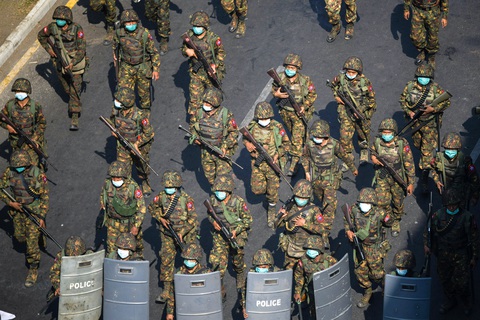 Reuters: Cảnh sát Myanmar xả súng vào cuộc biểu tình, máu đổ, 7 người thiệt mạng - Ảnh 1. Reuters: Cảnh sát Myanmar xả súng vào cuộc biểu tình, máu đổ, 7 người thiệt mạng - Ảnh 1.