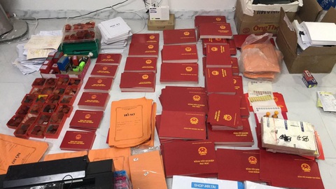 Triệt phá băng nhóm làm giả bằng bác sĩ y khoa, đại học sư phạm - Ảnh 1. Triệt phá băng nhóm làm giả bằng bác sĩ y khoa, đại học sư phạm - Ảnh 1.