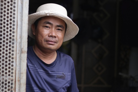 Mong ước về nhà ngày Tết của người đàn ông hơn 20 năm bán vé số - Ảnh 1. Mong ước về nhà ngày Tết của người đàn ông hơn 20 năm bán vé số - Ảnh 1.
