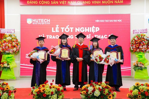 173 tân thạc sĩ nhận bằng tốt nghiệp tại HUTECH đợt tháng 1-2021 - Ảnh 1. 173 tân thạc sĩ nhận bằng tốt nghiệp tại HUTECH đợt tháng 1-2021 - Ảnh 1.