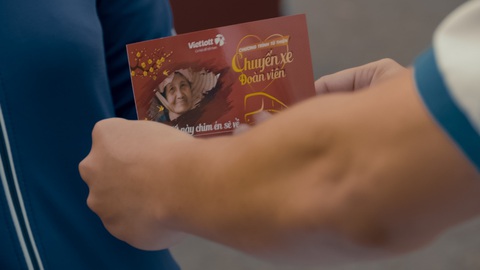 Mong ước về nhà ngày Tết của người đàn ông hơn 20 năm bán vé số - Ảnh 3. Mong ước về nhà ngày Tết của người đàn ông hơn 20 năm bán vé số - Ảnh 3.